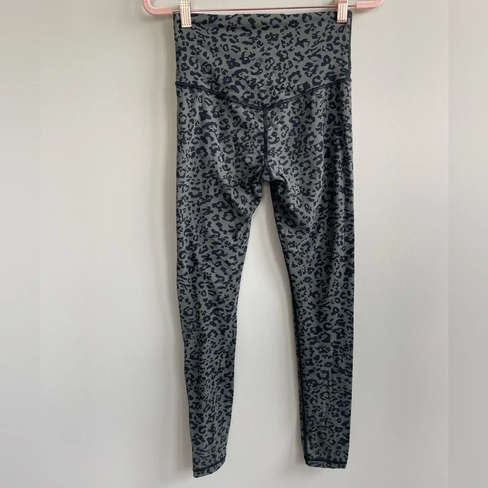 Athleta Leopard Elation Ultra High Rise Tight in Anthracite Gray - Picture 9 of 12